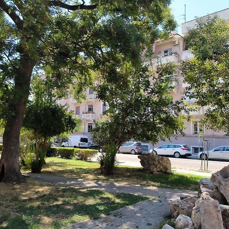 Lukas Apartament Vollga Дуррес Екстер'єр фото