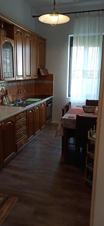 Lukas Apartament Vollga Дуррес Екстер'єр фото