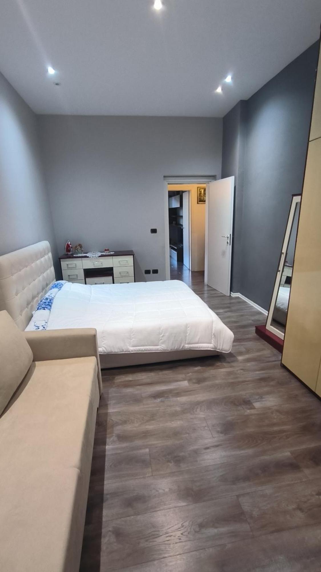Lukas Apartament Vollga Дуррес Екстер'єр фото