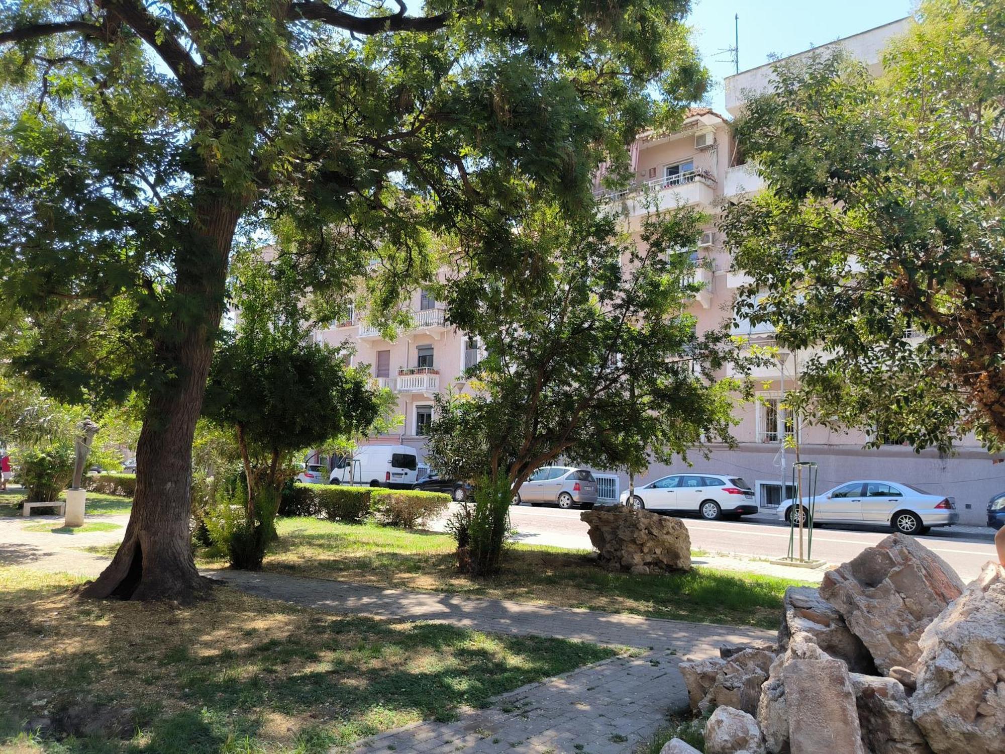 Lukas Apartament Vollga Дуррес Екстер'єр фото