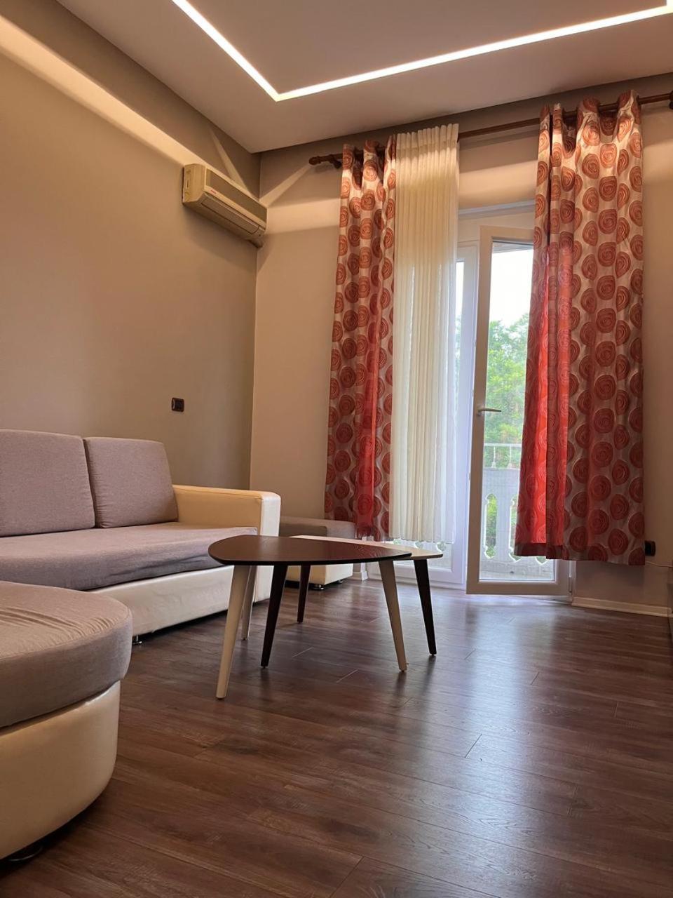 Lukas Apartament Vollga Дуррес Екстер'єр фото