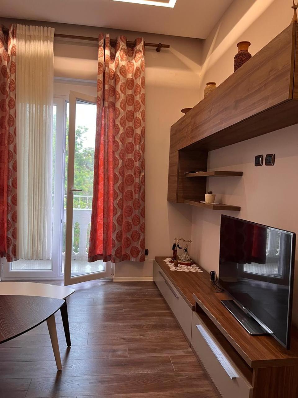 Lukas Apartament Vollga Дуррес Екстер'єр фото