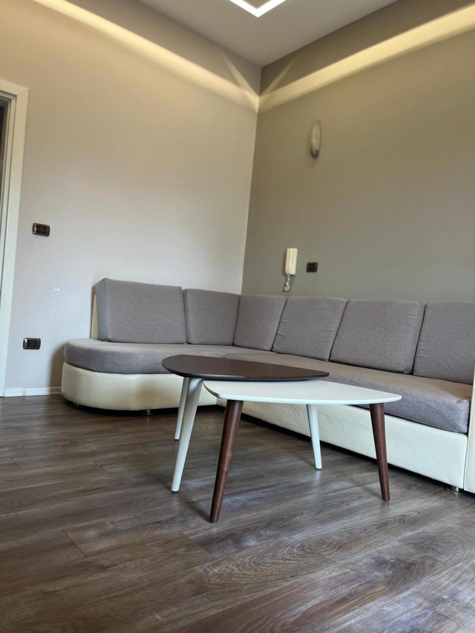 Lukas Apartament Vollga Дуррес Екстер'єр фото