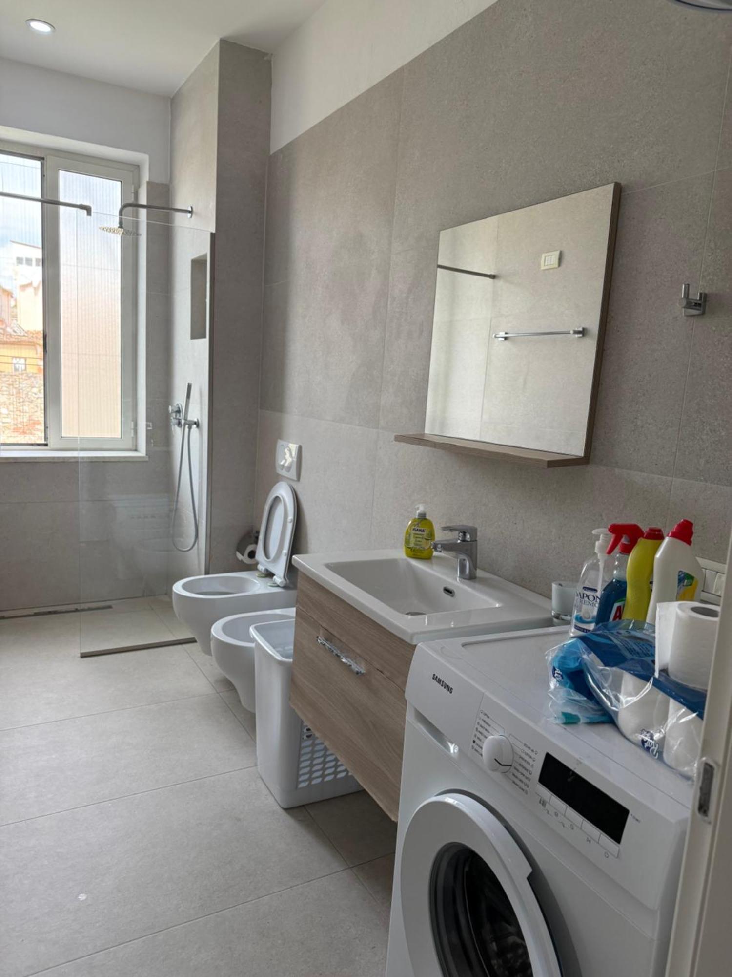 Lukas Apartament Vollga Дуррес Екстер'єр фото