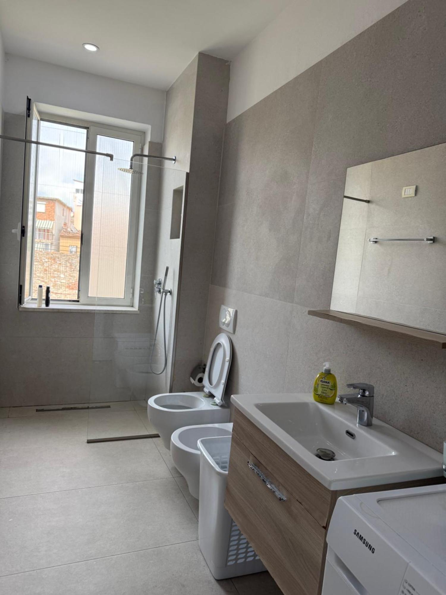 Lukas Apartament Vollga Дуррес Екстер'єр фото